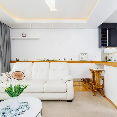 Masarska Free Parking By Renters 아파트